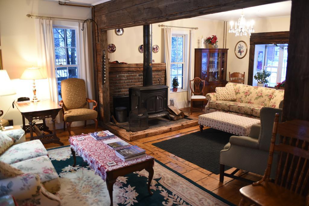 1860 House Inn And Rental Home Essex الغرفة الصورة