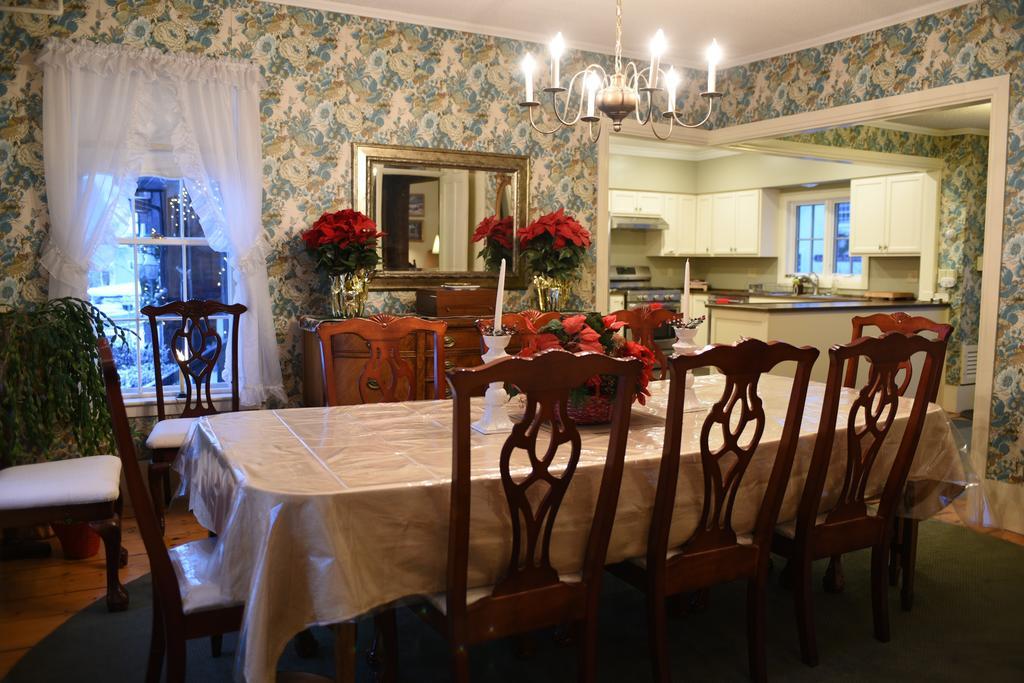 1860 House Inn And Rental Home Essex الغرفة الصورة